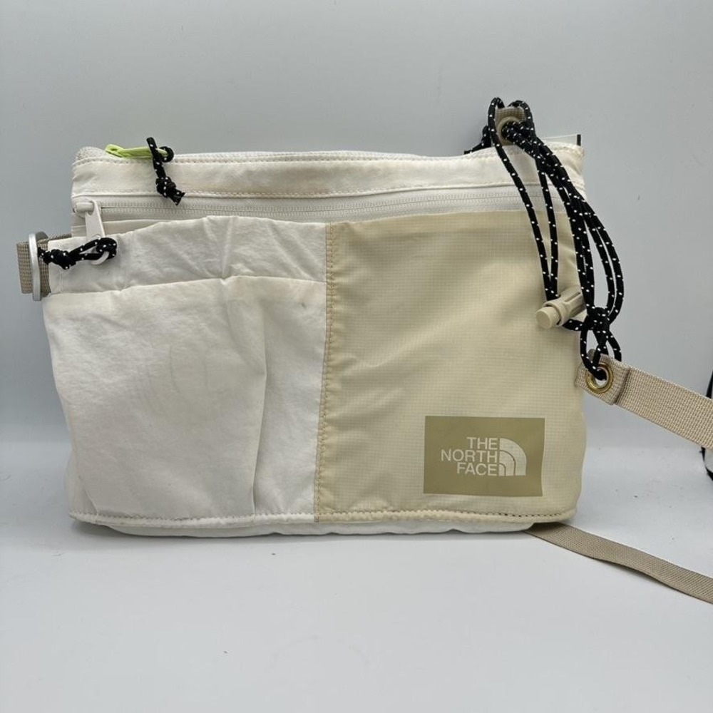 The North Face Crossbody Shoulder Bag 4L Ivory Mountain Nylon Zip Pocket Travel‎